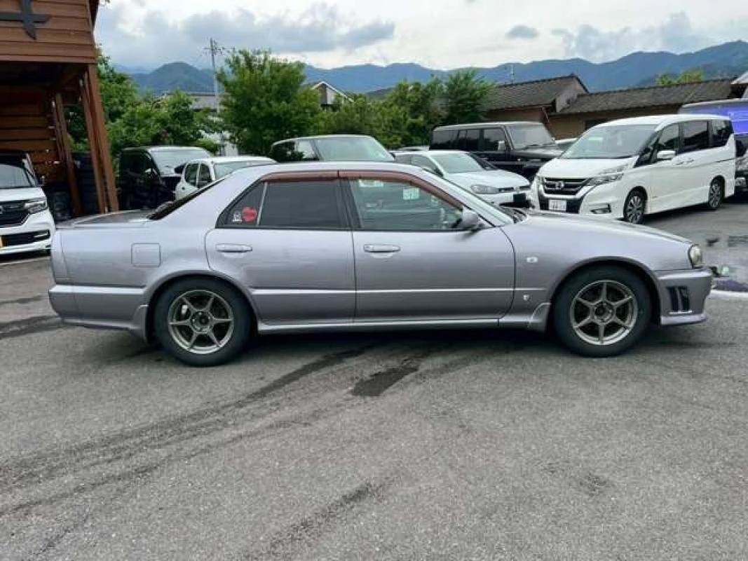 Nissan Nissan Skyline - View 5