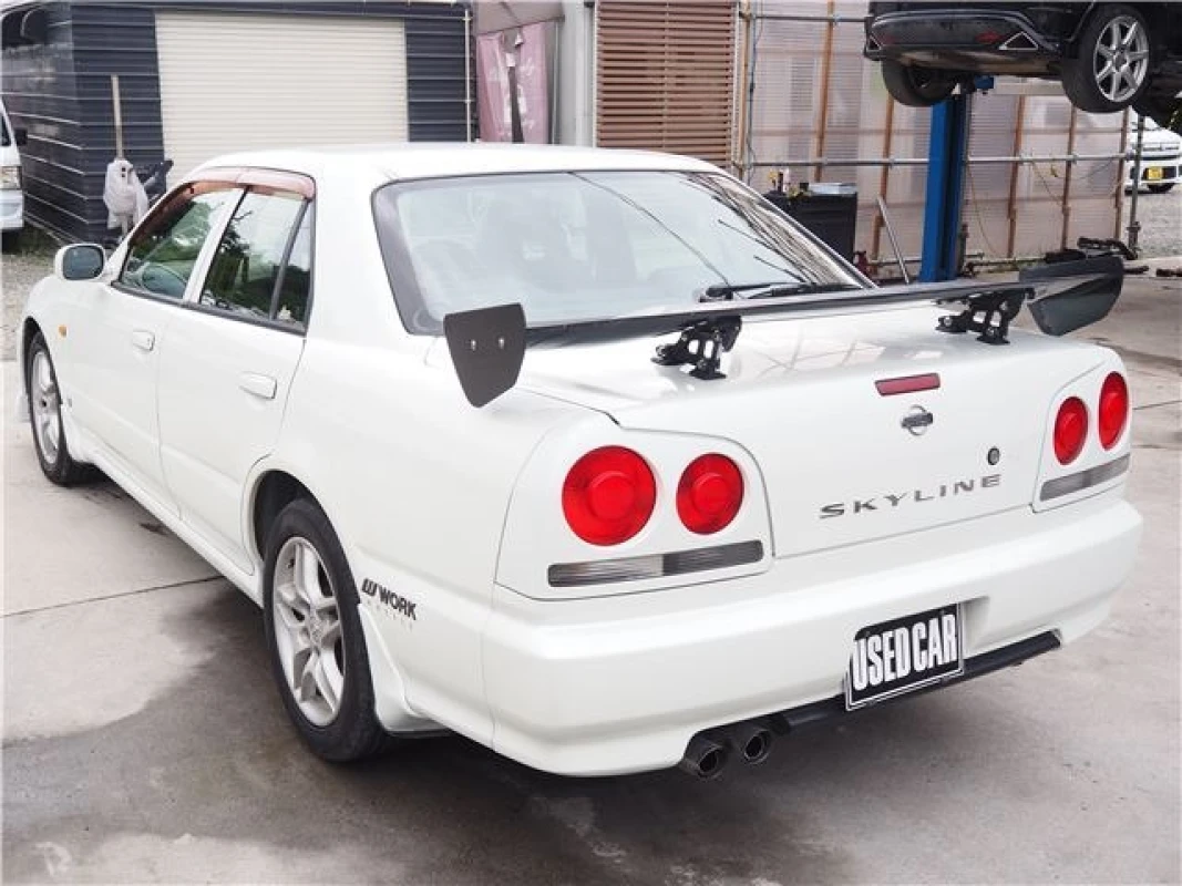 Nissan Nissan Skyline - View 2