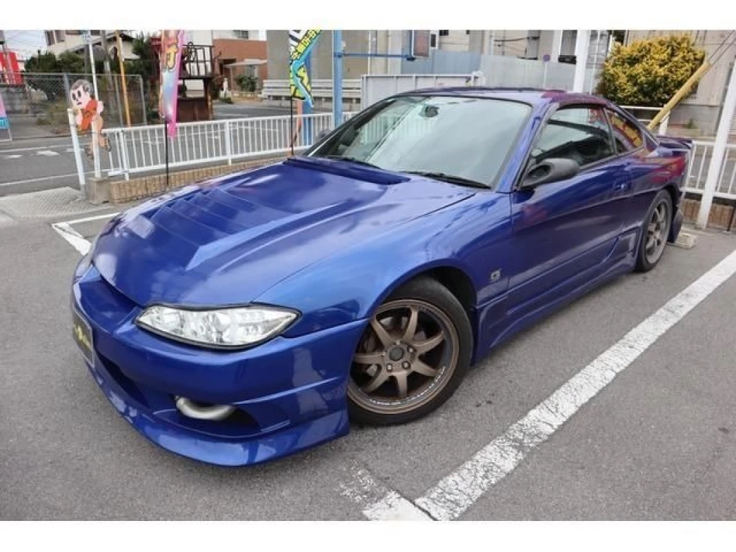 Nissan Nissan Skyline - View 1
