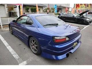 Nissan Nissan Skyline - View 2