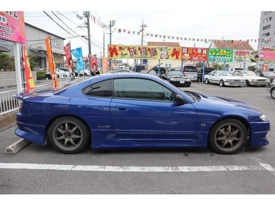 Nissan Nissan Skyline - View 5