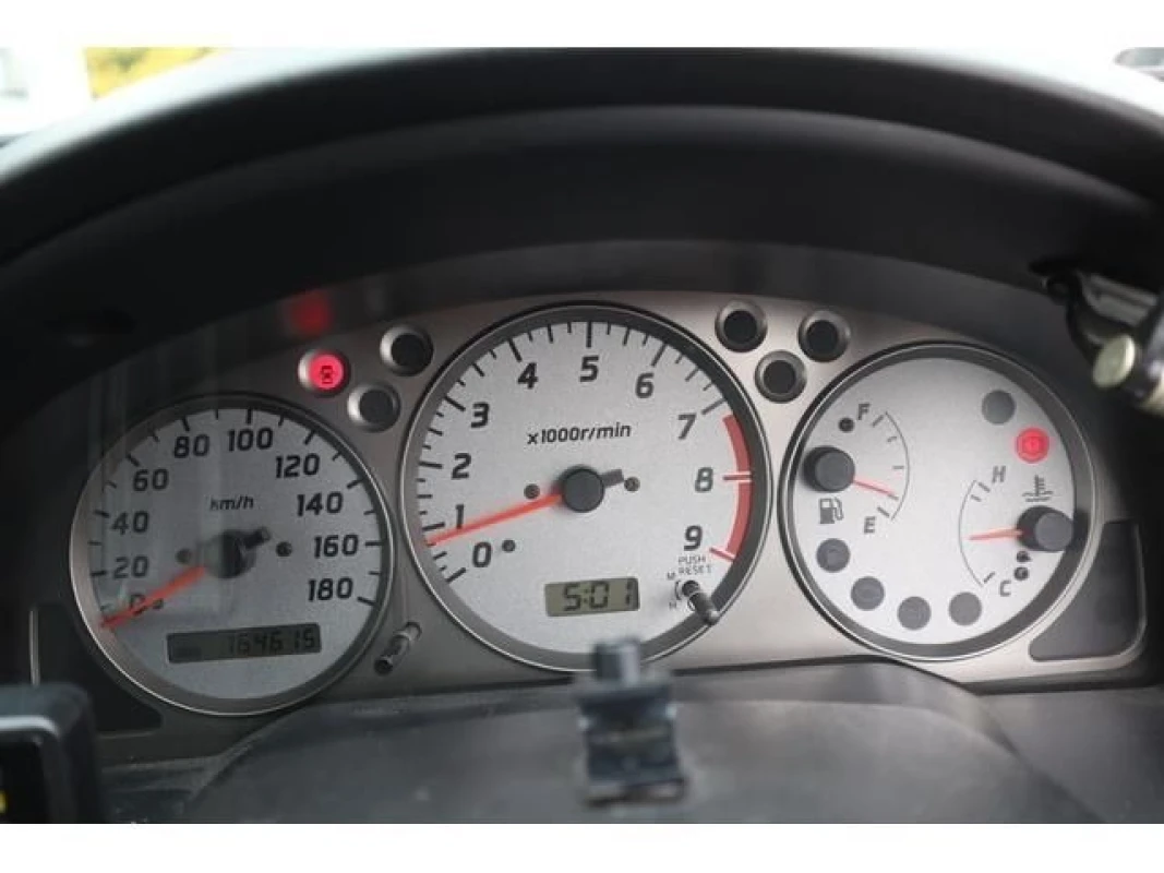 Nissan Skyline 2000 - Thumbnail 24