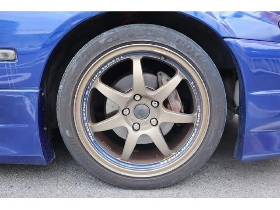 Nissan Skyline 2000 - Thumbnail 30