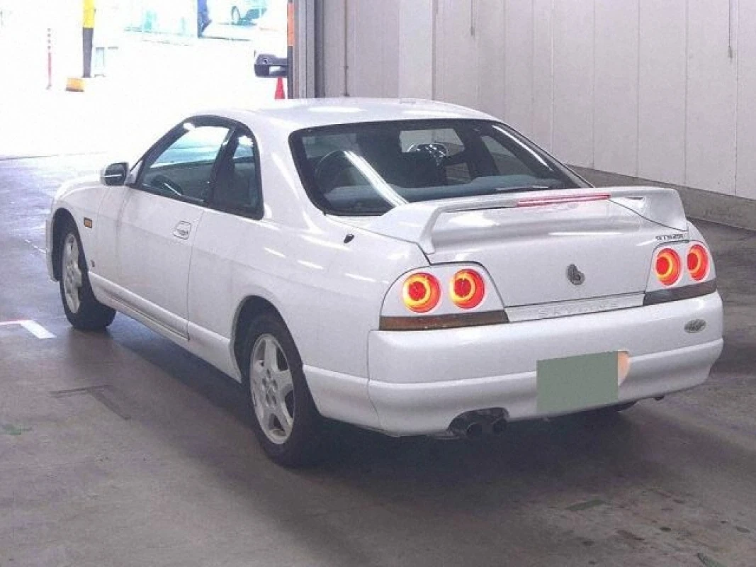 Nissan Skyline 1997 - Thumbnail 3