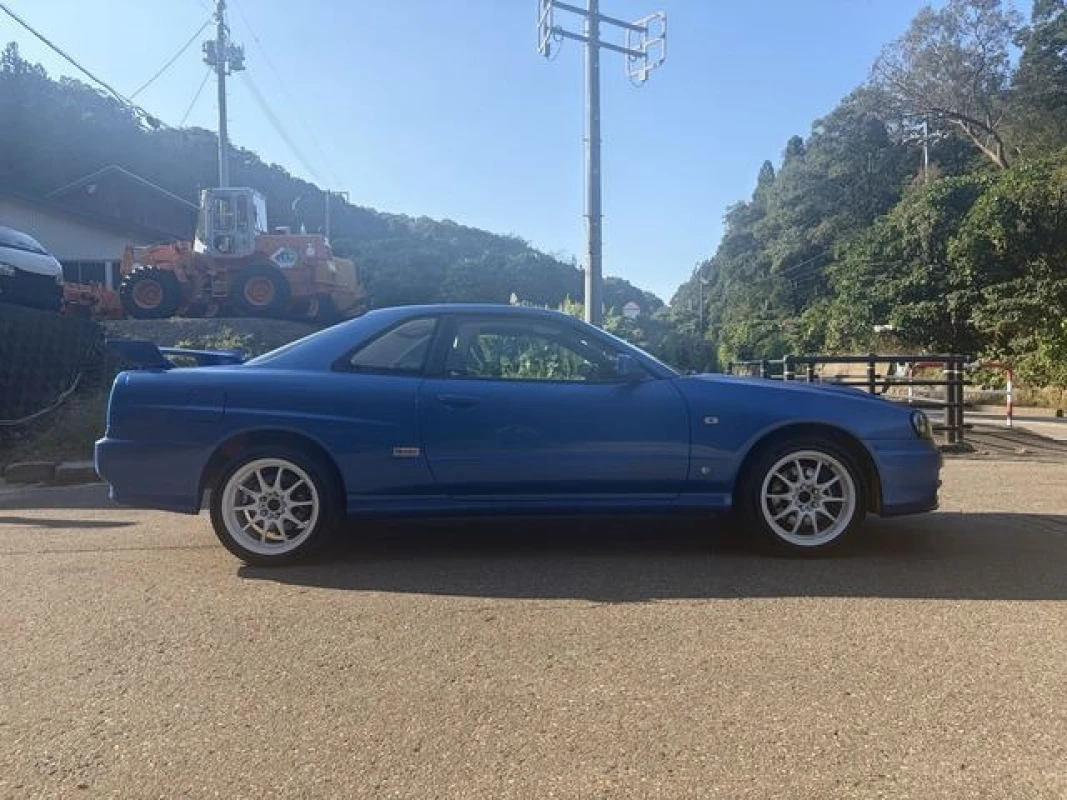 Nissan Skyline 2000 - Thumbnail 9