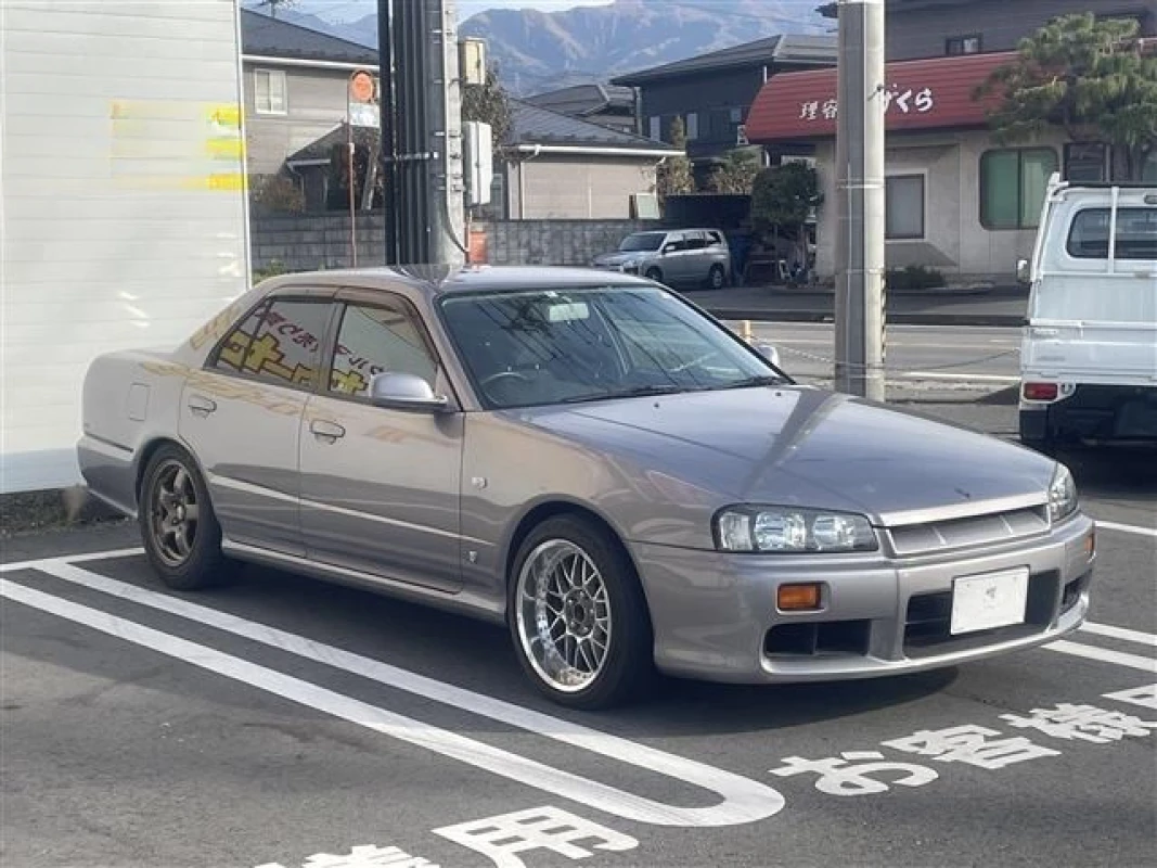 Nissan Nissan Skyline - View 2